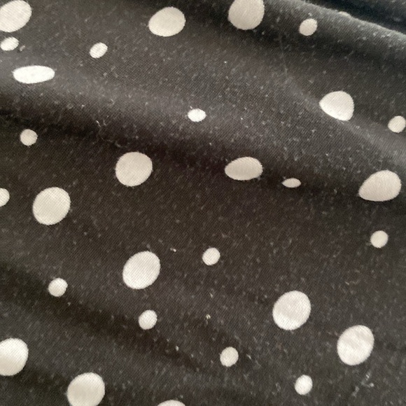 Black and gray polka dot sleeveless midi dress - Picture 17 of 17